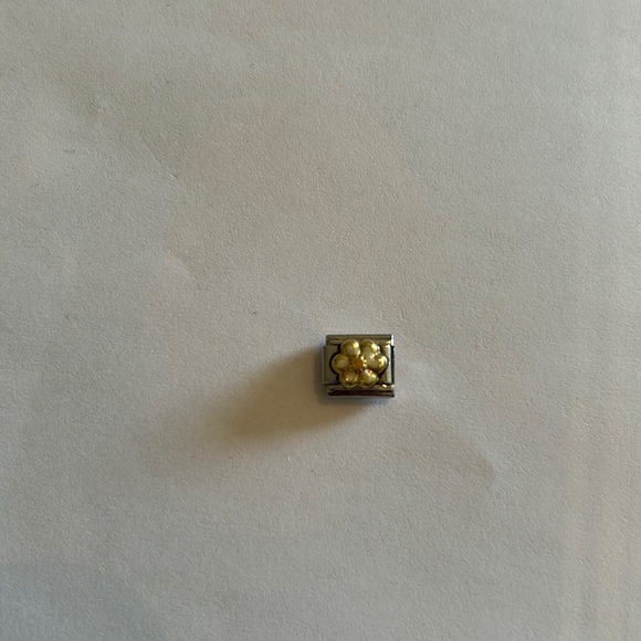 ZOPPINI (nomination) 2/$25 white flower bracelet link - Picture 3 of 6